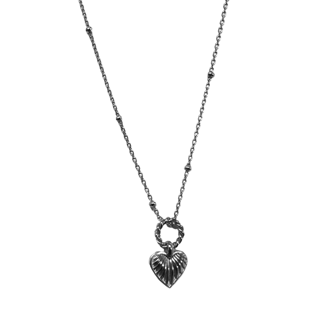 Idées cadeaux pour femme : collier cœur en finition rhodium, design raffiné et intemporel, parfait pour un cadeau sentimental et élégant